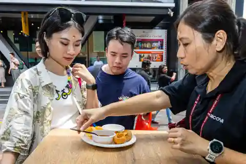 Singapore: Private City Tour in Chinatown and Little India