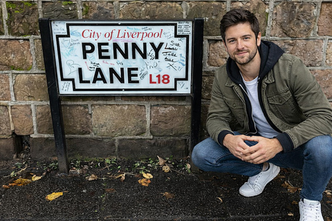 Liverpool: Private Beatles Taxi Tour with Guided Walk Finale