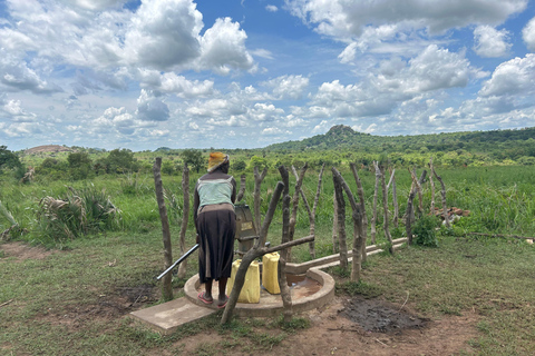 Gulu: Traditionell afrikansk hyttbyggnad och målning: En pärla på turnén!Rundvandring i Kampala City och dess dolda pärlor