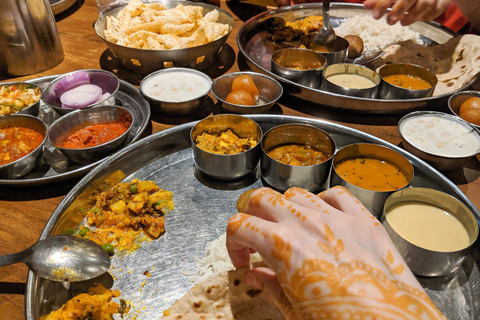 جايبور: جولة في السوق، درس في الطهي، ووجبة مع العائلة