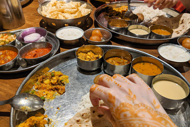 جايبور: جولة في السوق، درس في الطهي، ووجبة مع العائلة