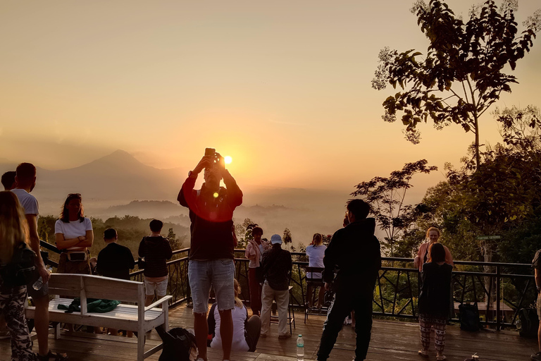 Sonnenaufgang Puncak Saka, Prambanan, Sewu, Plaosan-TempelSonnenaufgang Puncak Saka, Candi Prambanan, sewu, Plaosan.