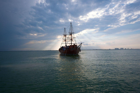 Cancun - en romantisk kväll En romantisk Galleon-kväll med middag, drinkar och musikUtflykt från Tulum - Biffmiddag