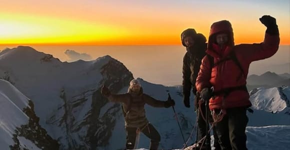 Marrakech : randonnée de 2 jours au sommet du djebel Toubkal avec guide de la région