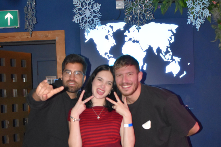 Edinburgh: Bar Crawl with Shots, Nightclub and Live music