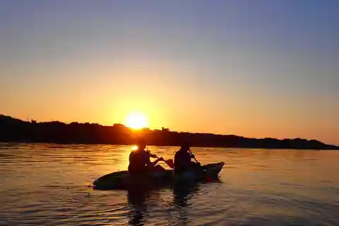 Canoeing : Beautiful Sunset and Magic hour Tour