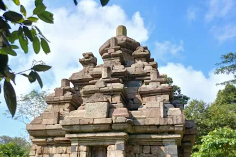 Avventura al Tempio di Selogriyo: trekking tra risaie e rafting sul fiume EloAvventura al tempio di Selogriyo: trekking nella risaia e rafting sul fiume Elo