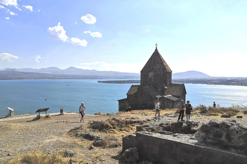 Tbilisi: Armenia Day Trip with Lake Sevan and Yerevan