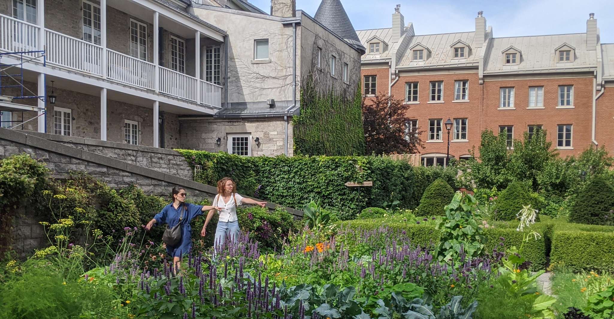 Montréal: The Original Old Montréal Walking Tour photo 4