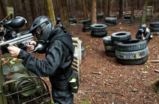 Liverpool: Halbtägiger Paintball-Eintritt