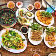 Tour gastronomico di Ho Chi Minh City con musica acustica dal vivo