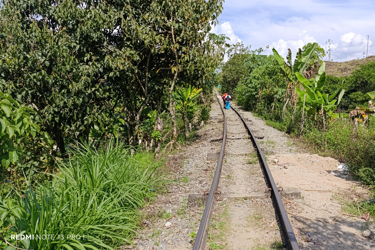 Medellín: tour di un giorno del Tunel de la Quiebra, della ferrovia e delle cascateMedellín: Tour di un giorno del Tunel de la Quiebra, della ferrovia e delle cascate