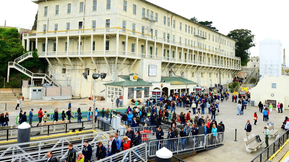 San Francisco: City Tour and Alcatraz Entrance Ticket Combo image 2