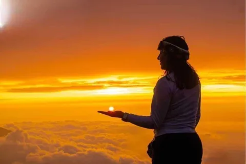 Sucre: Sunrise, the Crater de Maragua and old Cave Paintings
