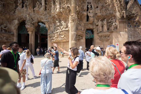 Barcellona: Tour guidato della Sagrada Familia per piccoli gruppi