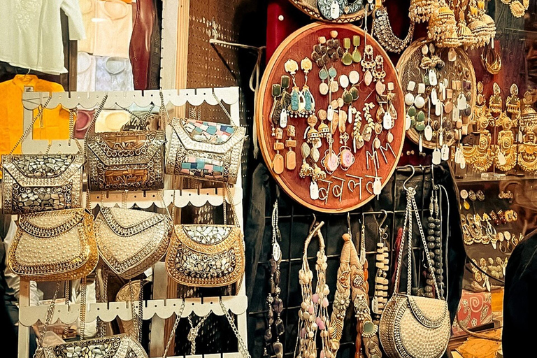 Jaipur Shopping Experience with Female Shopping Expert Shopping Tour: with Car + Guide