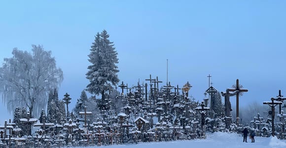 Ab Riga: Tour zum Berg der Kreuze und zu den Edelsteinen von Jelgava