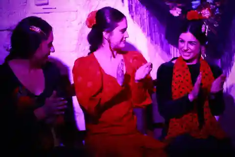 Granada: Espectáculo Flamenco Los Parrones en las Cuevas del Sacromonte