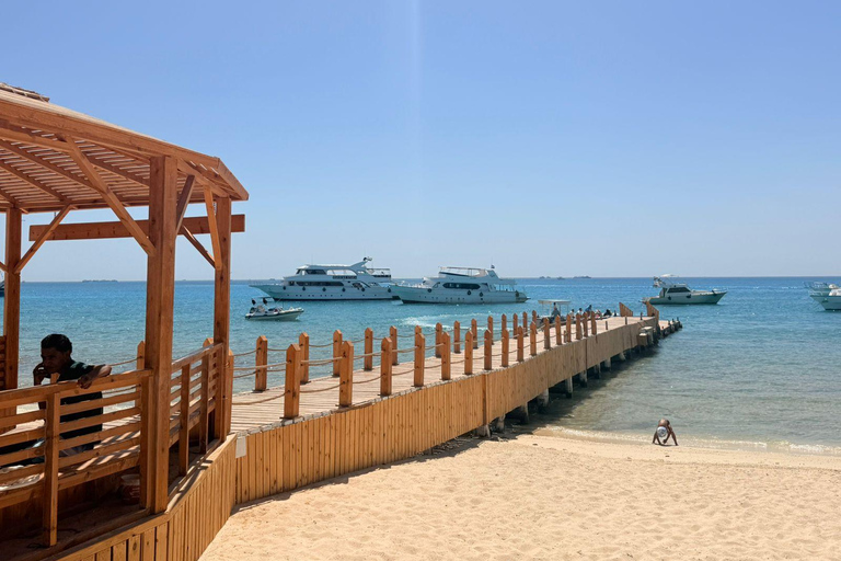 Hurghada: Private Speedboat to Magawish Island 8-hour Private Speedboat With Lunch
