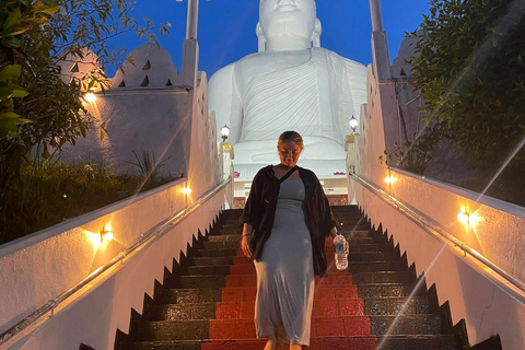 Kandy: Night Tour with Cultural Show, Buddha, & Dinner