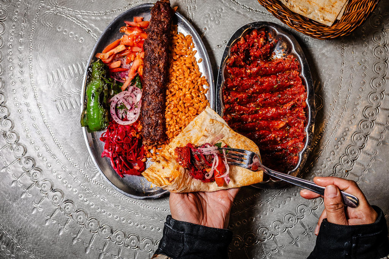 Istanbul: Bosphorus Bites Food Tour with 14+ Tastings
