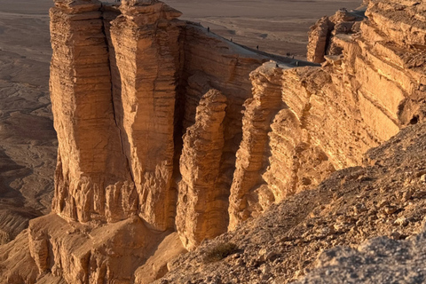Riyadh: Edge of the World, Sadus Village & Bat Cave Tour Edge of the World, Sadus Village..etc(Private tour)