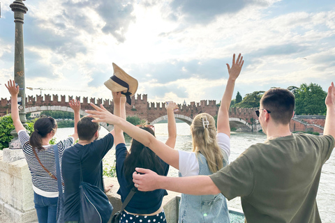 Verona: Guided Small Group Walking Tour of the City of Love