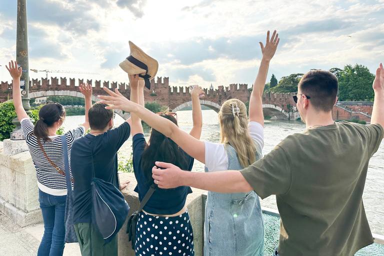 Verona: Guided Small Group Walking Tour of the City of Love