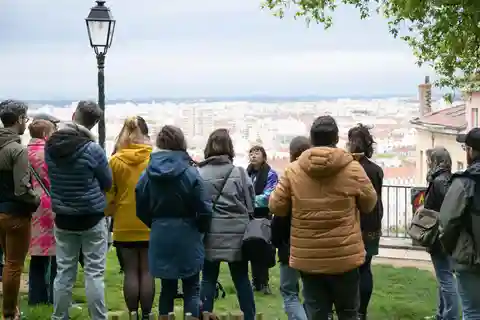 Visite théâtrale : les mystères de la Croix-Rousse en français