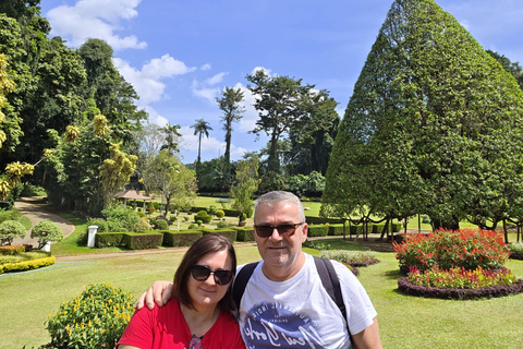 The Best Kandy Tuk-Tuk city Tour with a Professional Guide