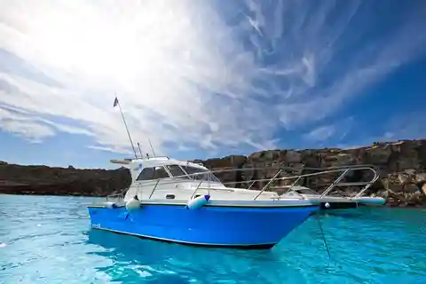 Favignana: tour compartido en barco con almuerzo a bordo.