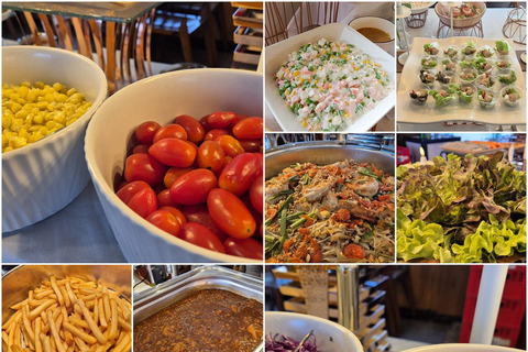 Bangkok: Premium Dinner Cruise With Buffet & Wat Arun Views Thai & International Buffet (Unlimited Chang Draft Beer)