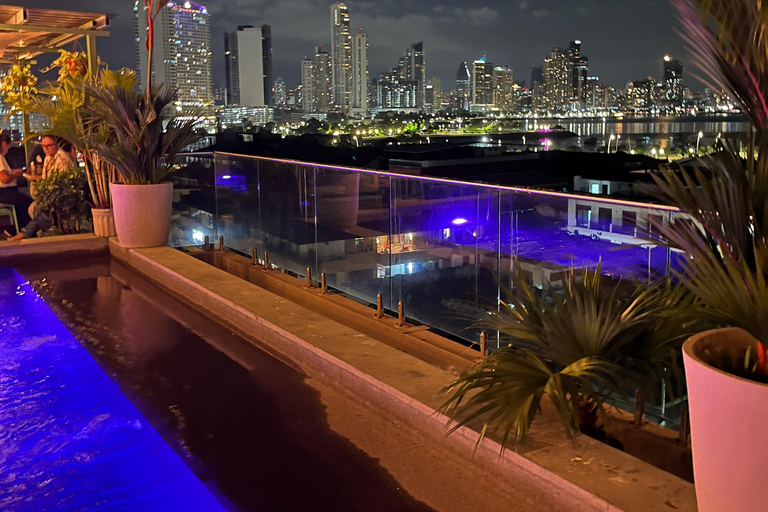 Panama City: esperienza nei bar locali — Notti a Casco ViejoPanama City: esperienza nei bar locali — notti a Casco Viejo