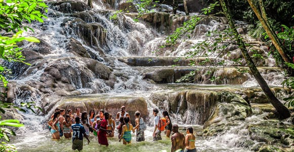 Ocho Rios: Dunn&#39;s River Falls and Shopping from Montego Bay