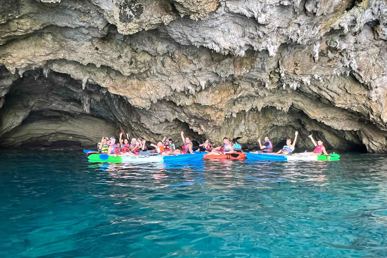 Kayak Granadella Excursión Guiada en Cuevas y Cala en Caló