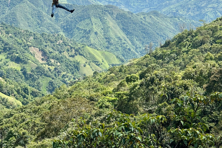 Z Medellín: 1-dniowa wycieczka &quot;La Casa en el Aire&quot;La Casa en el Aire: 1-dniowa wycieczka - transport wliczony w cenę