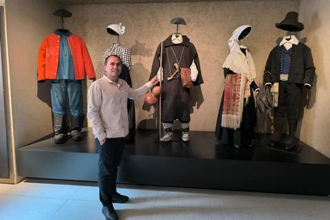 Bilbao: Guided visit Old Town - Basque Museum - Archaeological/Religious Museum Bilbao: Guided visit of the Old Town - Basque Museum - Archaeological/Religious