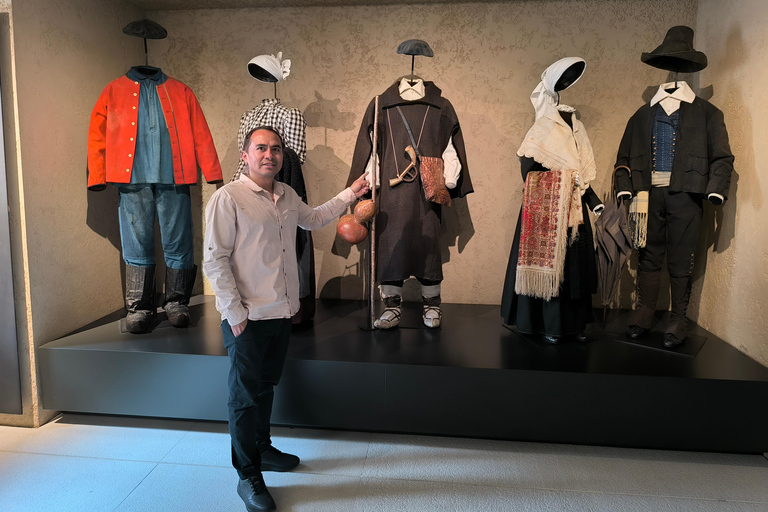 Bilbao: Guided visit Old Town - Basque Museum - Archaeological/Religious Museum Bilbao: Guided visit of the Old Town - Basque Museum - Archaeological/Religious