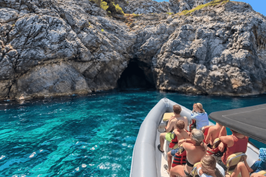 Can Picafort: Schnellboot-Abenteuer: Grotten & Schnorcheln. Foto: GetYourGuide