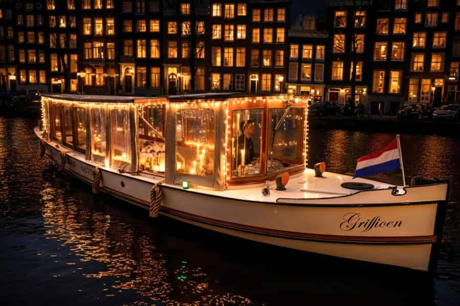 Amsterdam: 2-stündige Kerzenlichtfahrt + Getränke & Snacks. Foto: GetYourGuide Amsterdam: 2-stündige Kerzenlichtfahrt + Getränke & Snacks. Foto: GetYourGuide