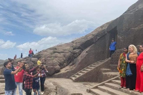 Mumbai: Kanheri Caves, Pagoda & Gorai Beach Tour