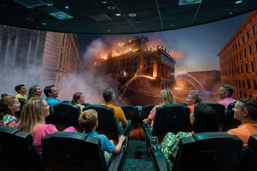 Back In Time Prague: Erlebe Zeitreisen mit 5D-Kino. Foto: GetYourGuide Back In Time Prague: Erlebe Zeitreisen mit 5D-Kino. Foto: GetYourGuide
