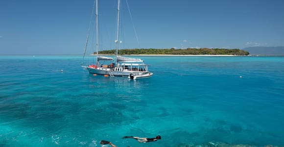 Cairns: Green Island & Great Barrier Reef Sailing Tour