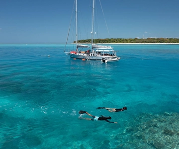 Cairns: Green Island & Great Barrier Reef Sailing Tour