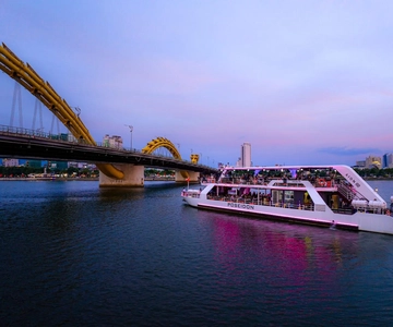 Da Nang: Cruzeiro Poseidon com jantar e espetáculo da Ponte do Dragão