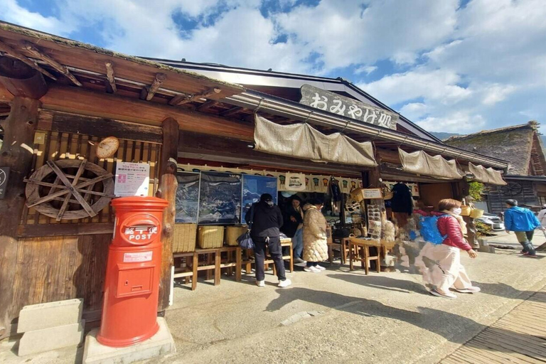 Nagoya: Shirakawa-go, Takayama & Snow Wall 2-Day Tour 1 person 1 room