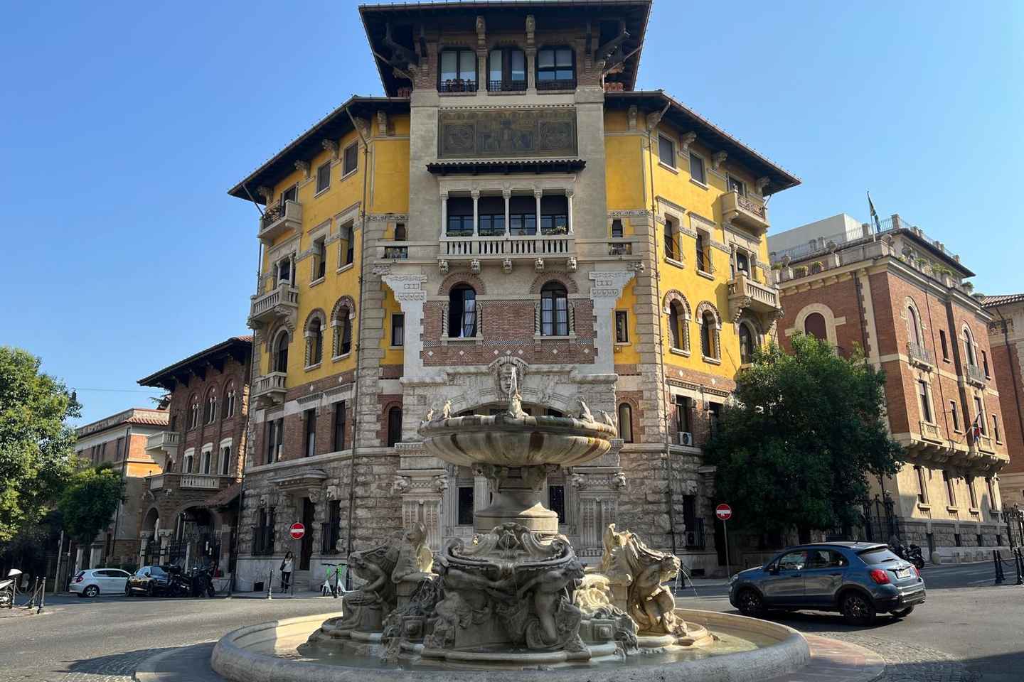 Scooter tour of Giardino degli Aranci, Gianicolo, and Garbatella