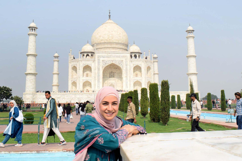 Agra: Visita sin colas al Taj Mahal y al Fuerte de Agra al AmanecerTour con conductor, coche y guía turístico