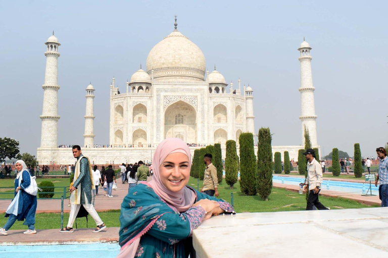 Agra: Omiń kolejkę do Tadż Mahal i Agra Fort Sunrise TourWycieczka z kierowcą, samochodem i przewodnikiem