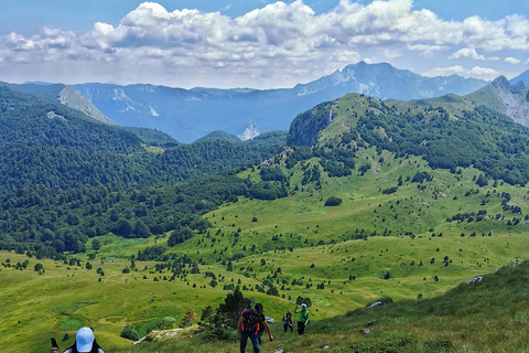 From Foča: Zelengora Lakes & Tito's Villa 4WD Tour